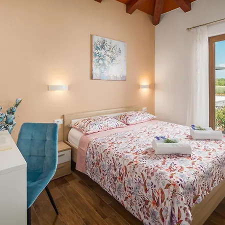 Gracia Villa