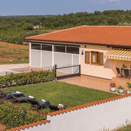 Gracia Villa *